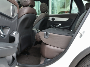 2018款改款 GLC 200 4MATIC 后排座椅放倒