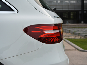 2018Ŀ GLC 260 4MATIC Ӹ ^