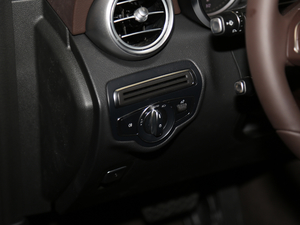 2018Ŀ GLC 260 4MATIC Ӹ п؅^