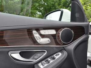 2018GLC 260 4MATIC A {{