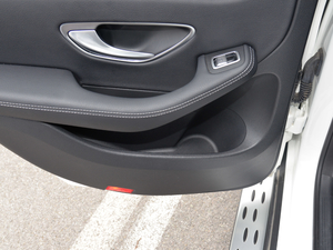 2018GLC 260 4MATIC A ǰTg