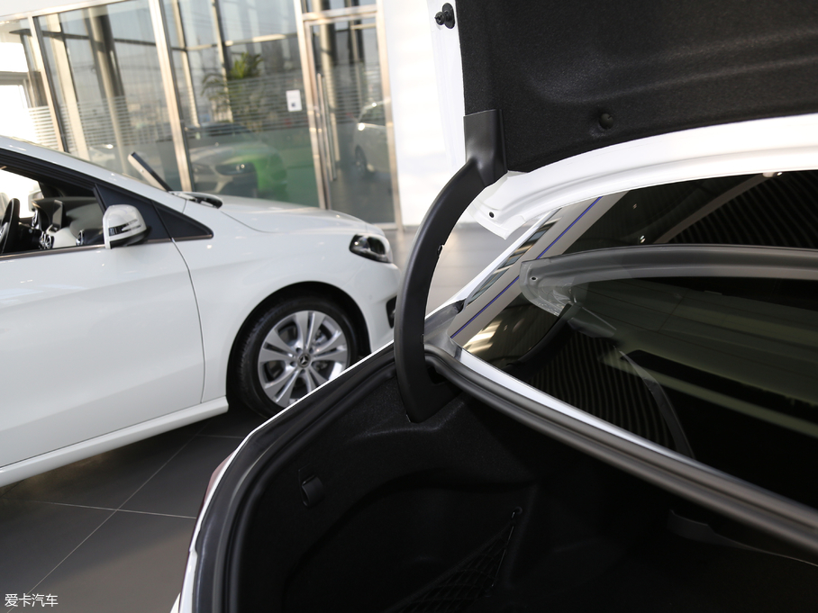 2018YC C 180 L Ӹ\Ӱ