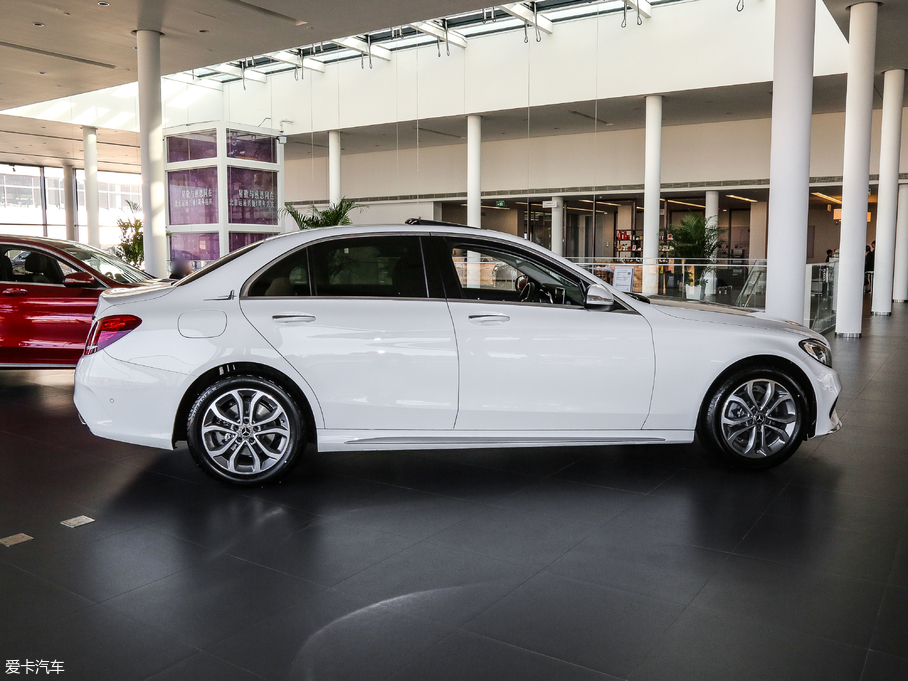 2018YC C 180 L r\Ӱ