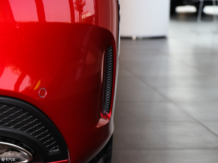 2018YC C 180 L r\Ӱ