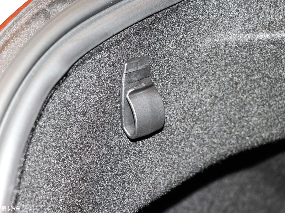 2018YC C 180 L r\Ӱ