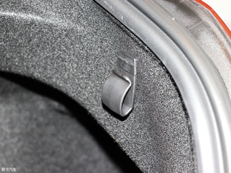 2018YC C 180 L r\Ӱ