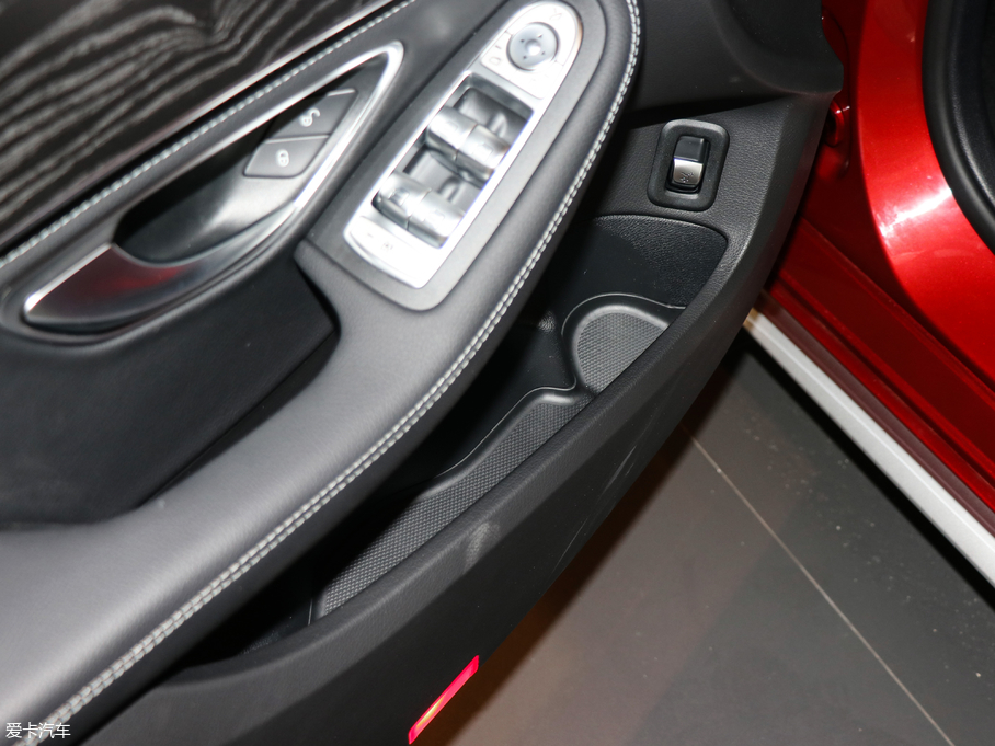 2018YC C 180 L r\Ӱ