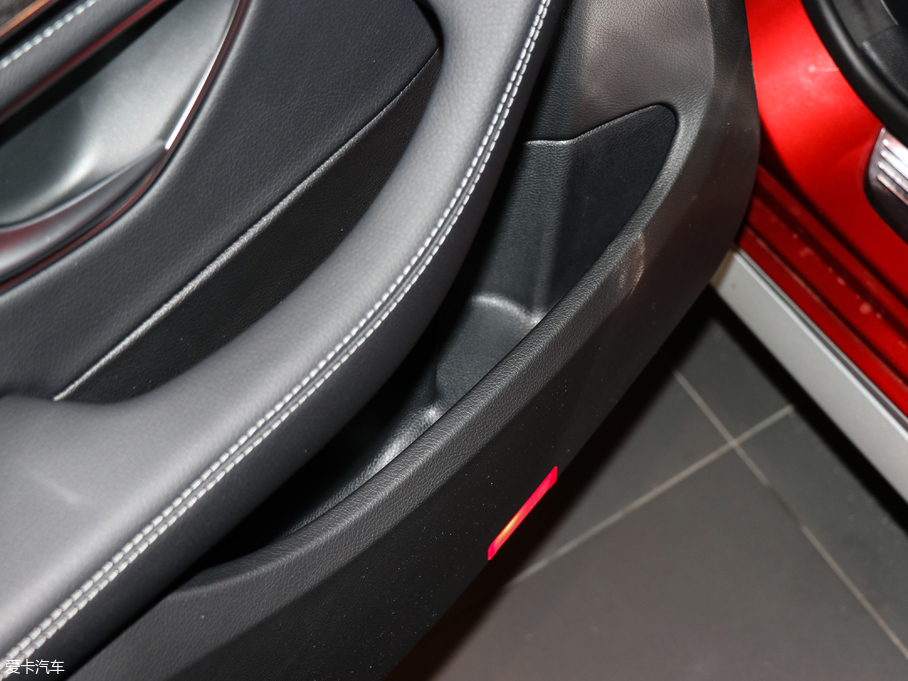 2018YC C 180 L r\Ӱ