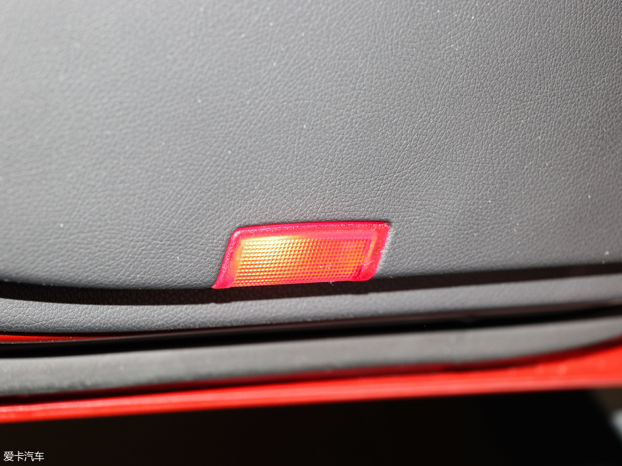 2018YC C 180 L r\Ӱ