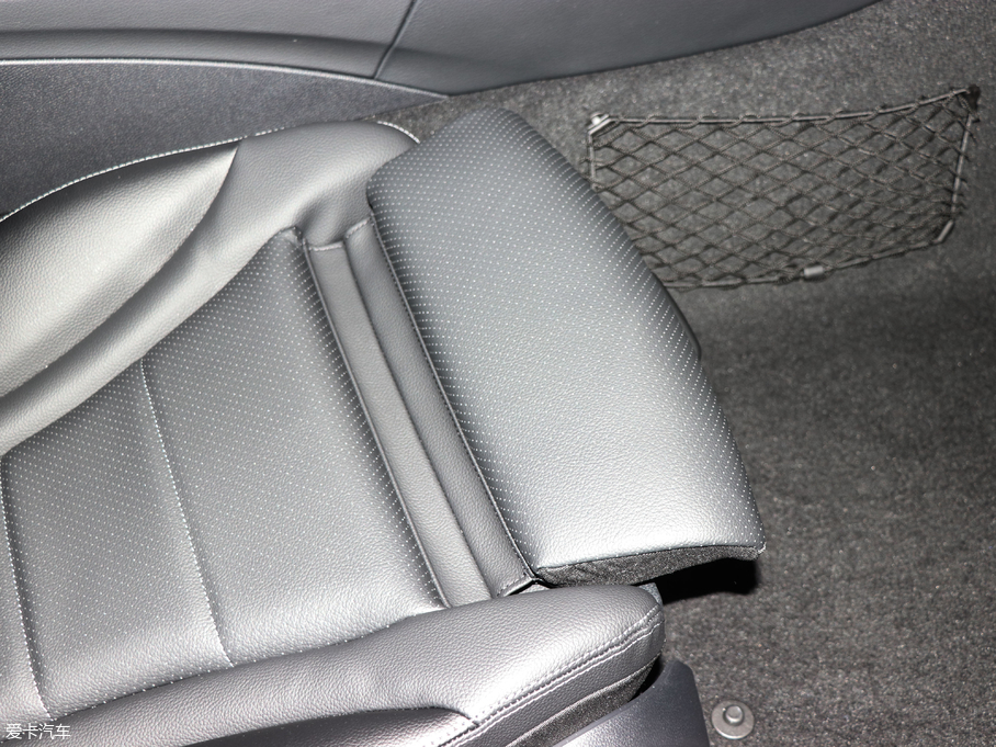 2018YC C 180 L r\Ӱ