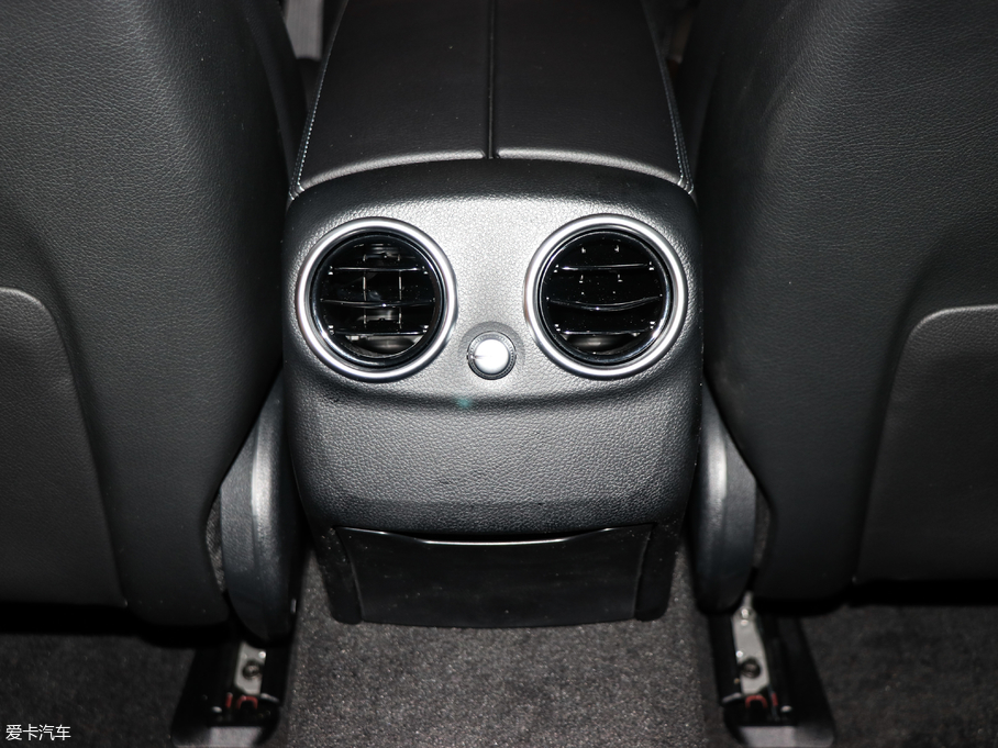 2018YC C 180 L r\Ӱ