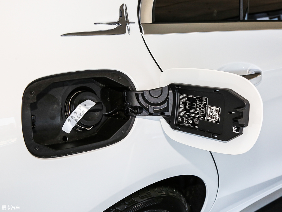 2018YC C 180 L r\Ӱ