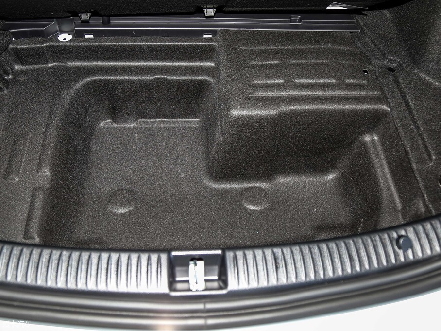 2018YC C 180 L r\Ӱ