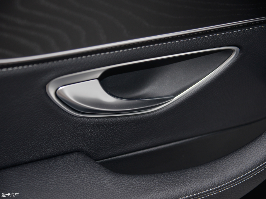 2018YC C 200 L \ ɾ؄e