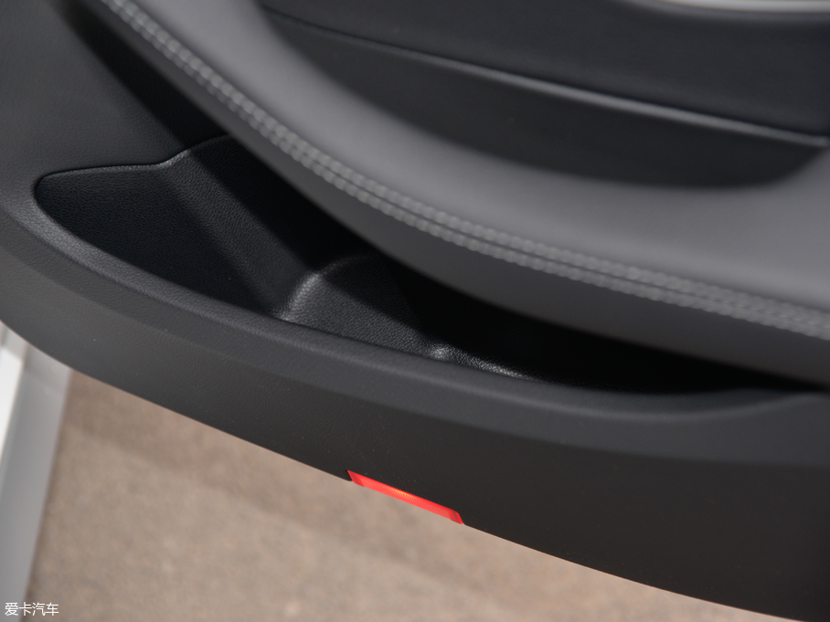 2018YC C 200 L \ ɾ؄e