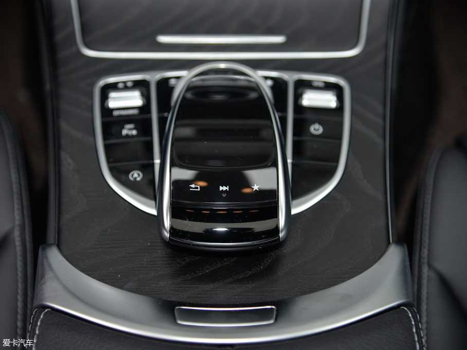 2018��YC�� C 200 L �\���� �ɾ��؄e��