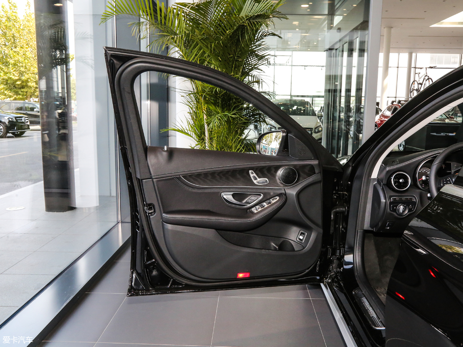 2018YC C 180 L r\Ӱ