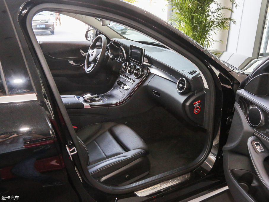 2018YC C 180 L r\Ӱ