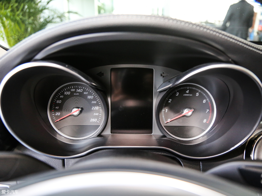 2018YC C 180 L r\Ӱ