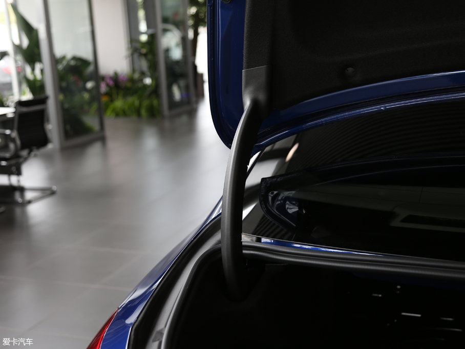 2018YC C 200 L \ ɾ؄e