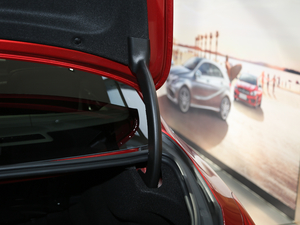 2018C 200 L \(yn)(dng) g