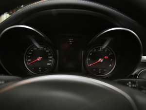 2018C 200 L \Ӱ п؅^