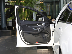 2018款C 180 L 动感型运动版 驾驶位车门