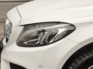 2018C 200 L \ ɾ؄e ^