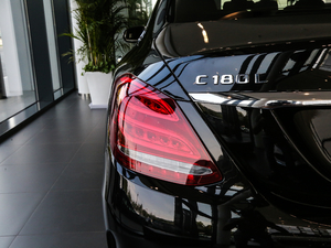 2018C 180 L r\Ӱ ^