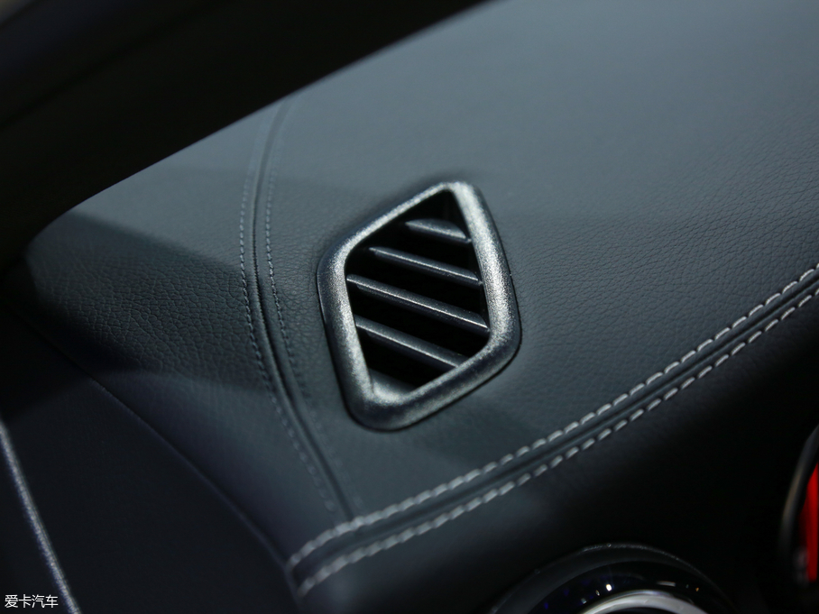 2018YGLA GLA 200 Oذ