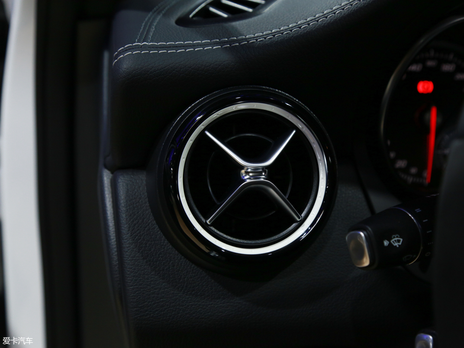 2018YGLA GLA 200 Oذ