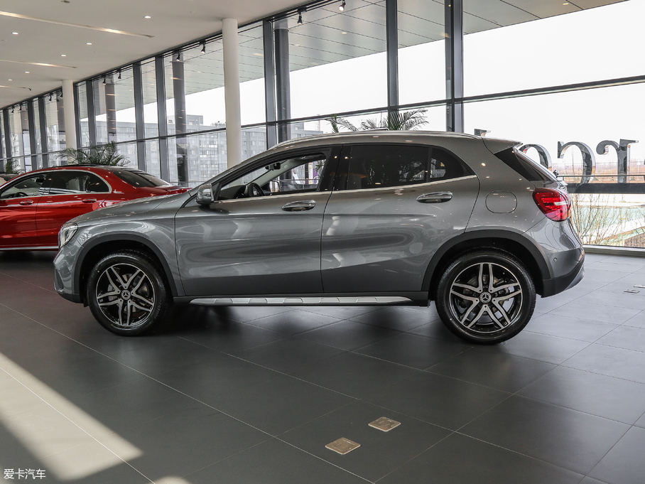 2018YGLA GLA 200 (dng)