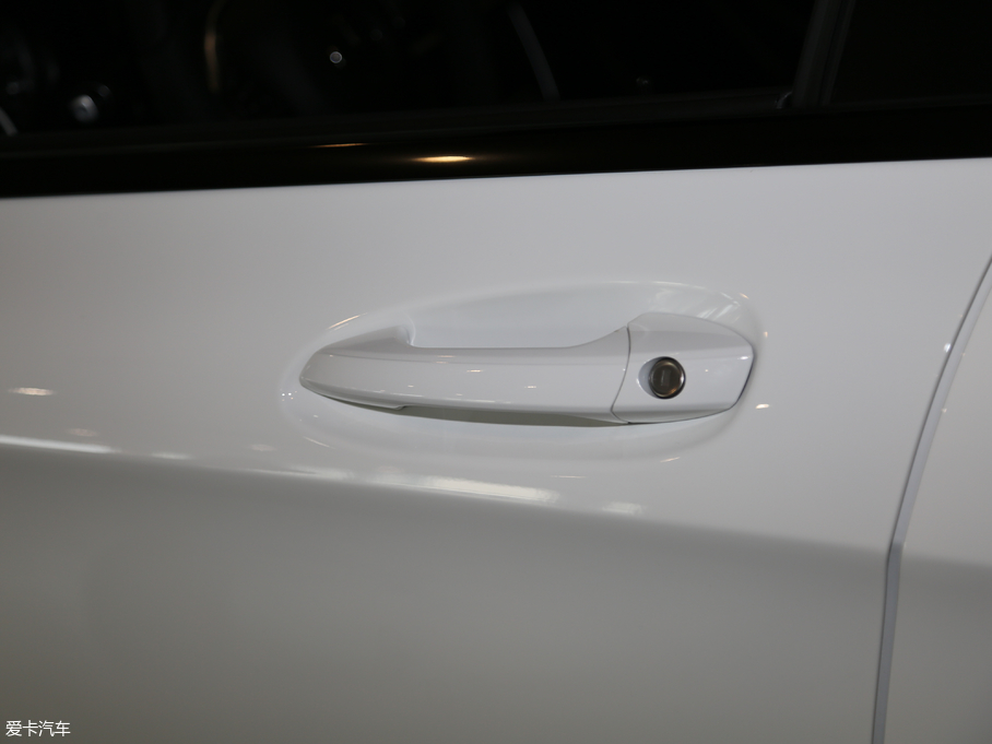 2018YGLA GLA 200 Oذ