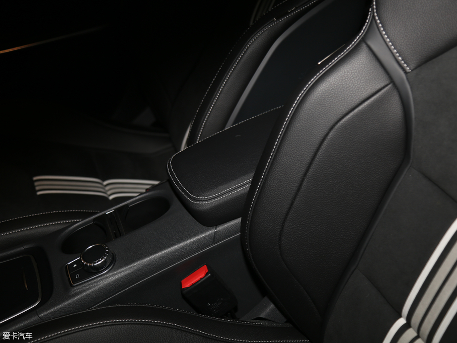 2018YGLA GLA 200 Oذ