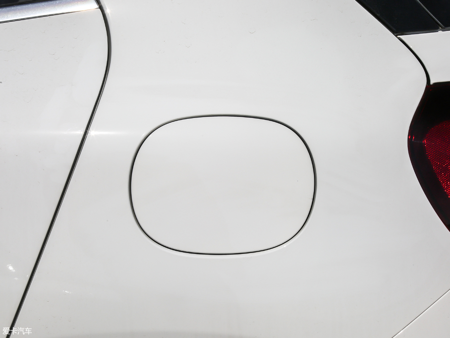 2018YGLA GLA 200 (dng)