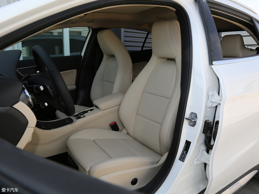 2018YGLA GLA 200 (dng)