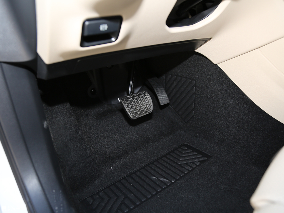 2018YGLA GLA 200 (dng)