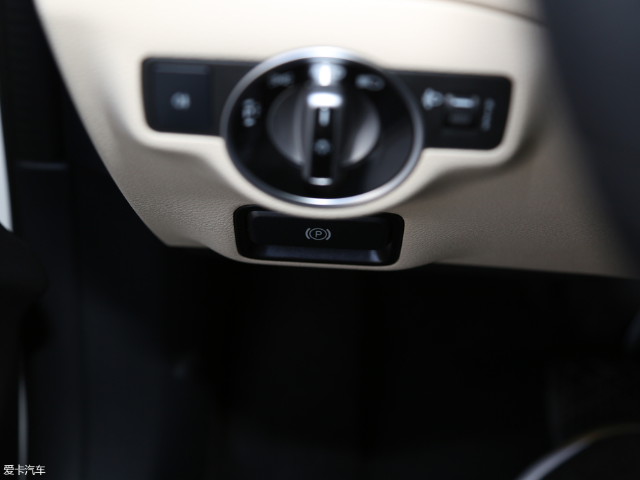 2018YGLA GLA 200 (dng)