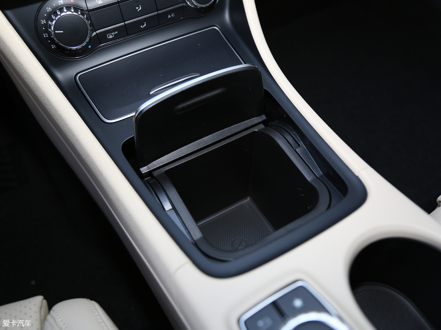 2018YGLA GLA 200 (dng)