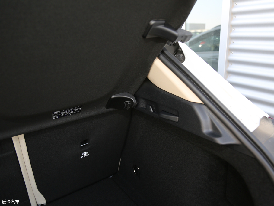 2018YGLA GLA 200 (dng)