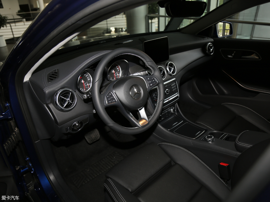 2018YGLA GLA 220 4MATIC\