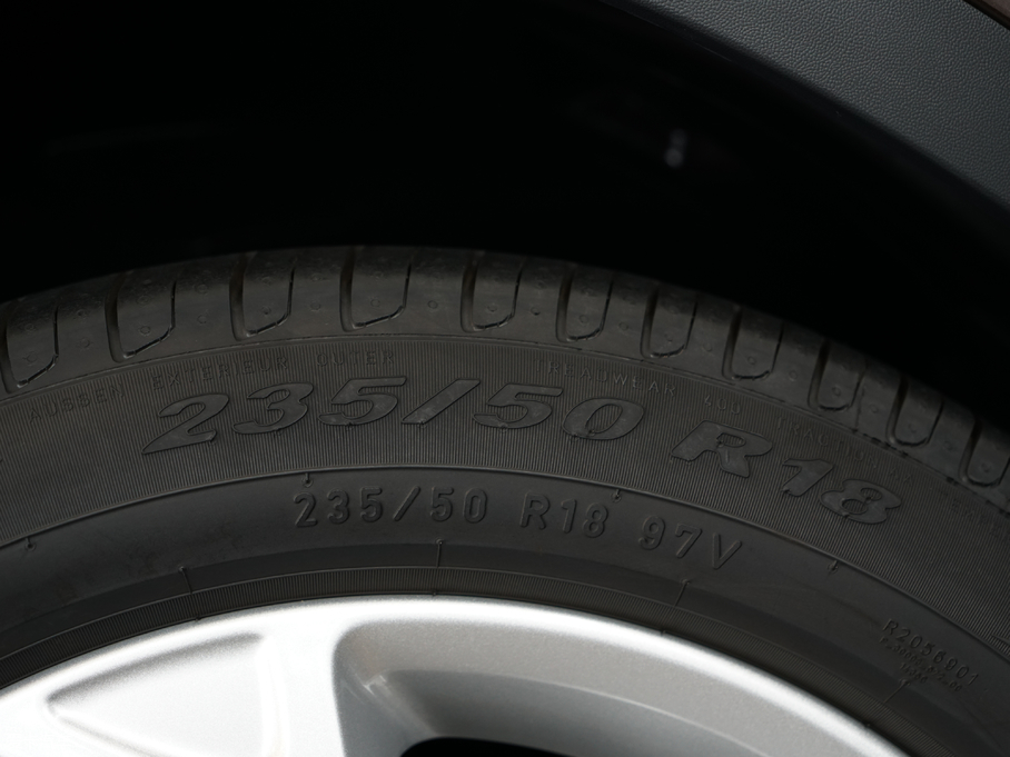 2018YGLA GLA 200 (dng)