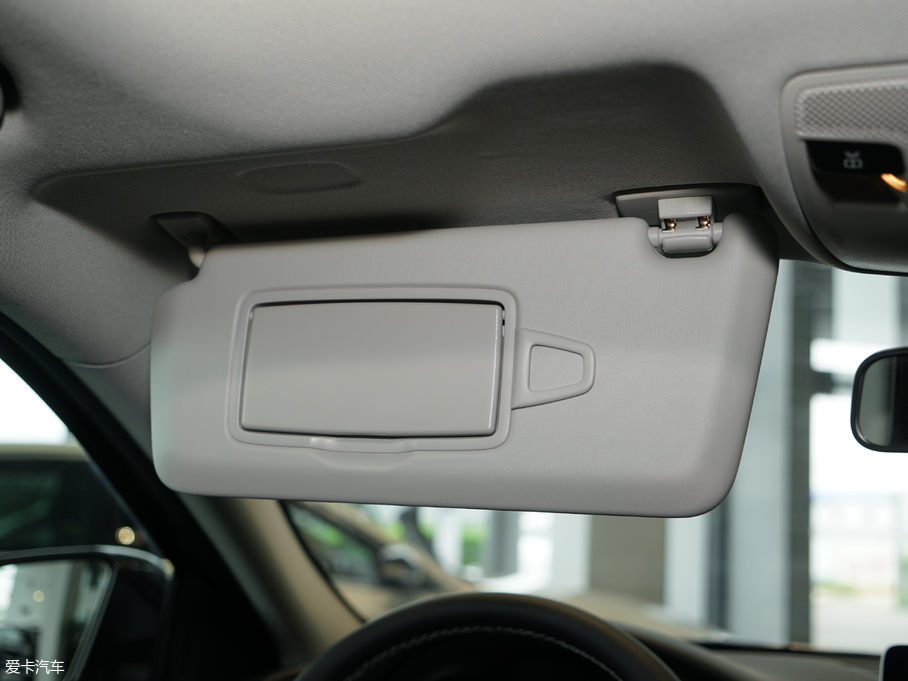 2018YGLA GLA 200 (dng)