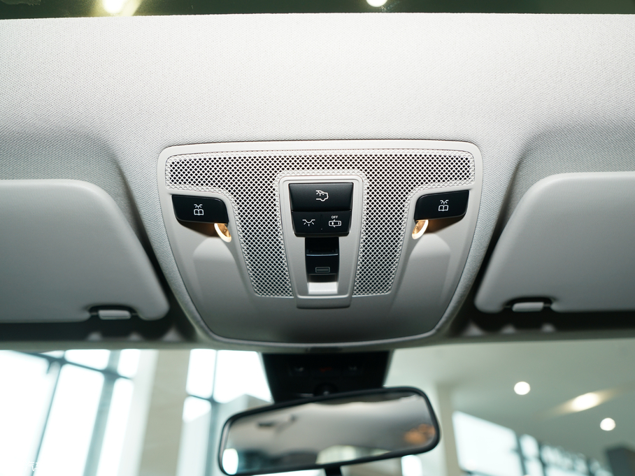 2018YGLA GLA 200 (dng)