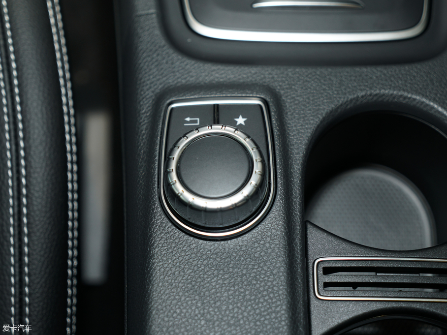 2018YGLA GLA 200 (dng)