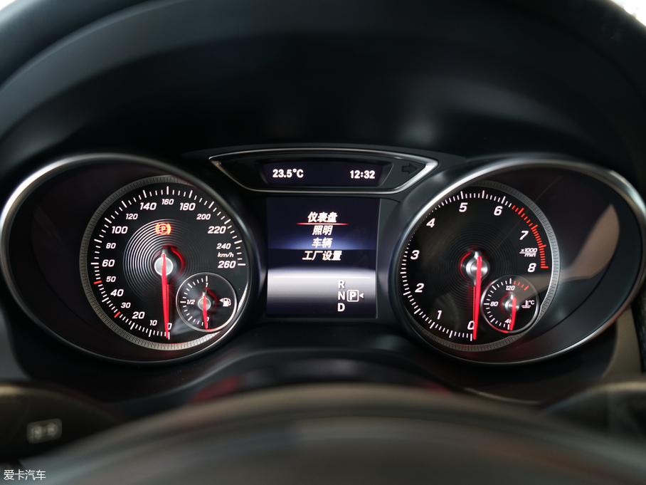 2018YGLA GLA 200 (dng)