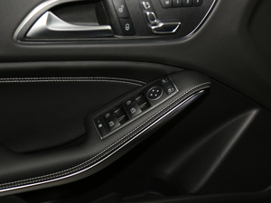 2018GLA 200 r {܇ƅ^	