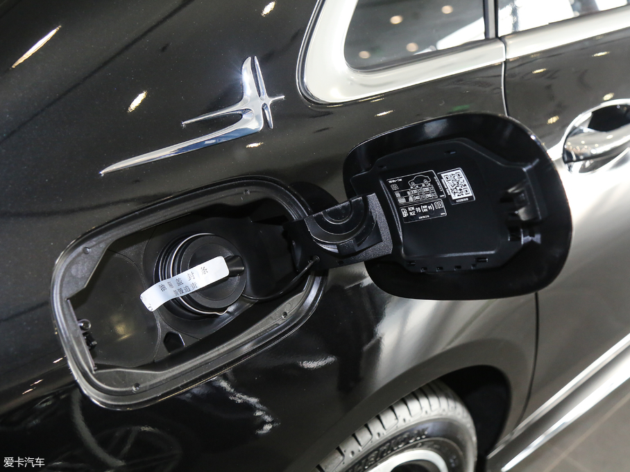 2018��YE�� E 300L �\�Ӻ��A��