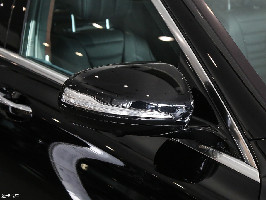 2018��YE�� E 300L �\�Ӻ��A��