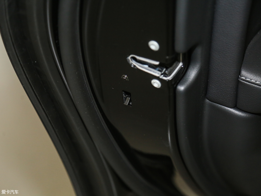 2018YE E 300L \ӺA